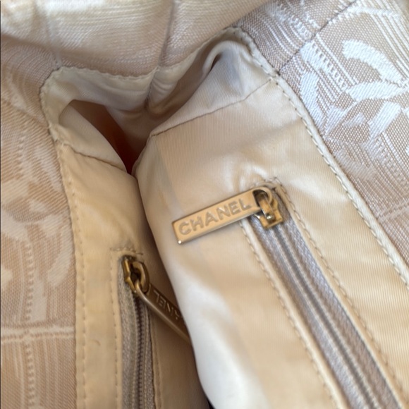 CHANEL New Travel Line Beige Nylon Tote Bag - Picture 10 of 16